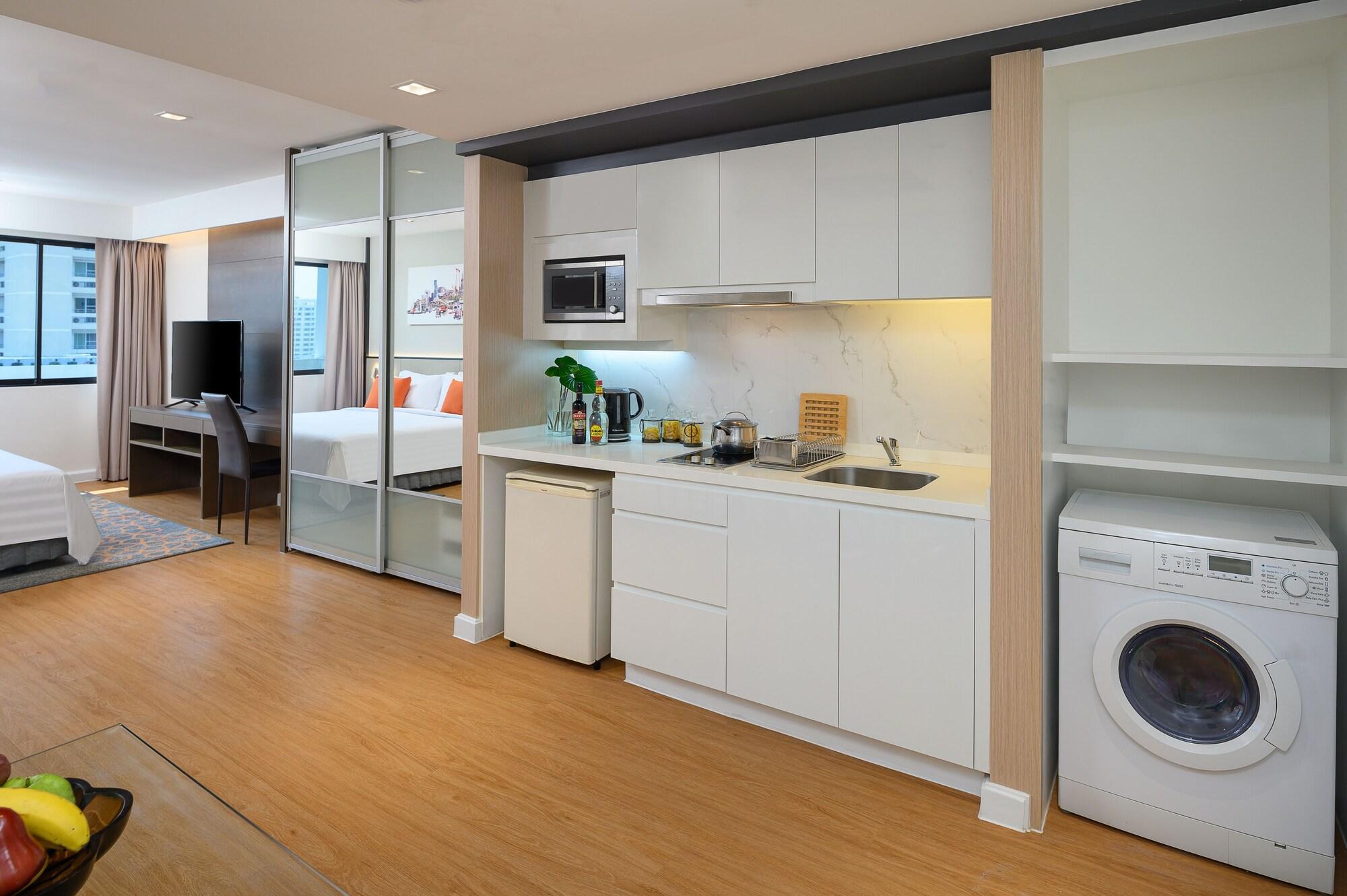 Parkroyal Suites Банкок Екстериор снимка