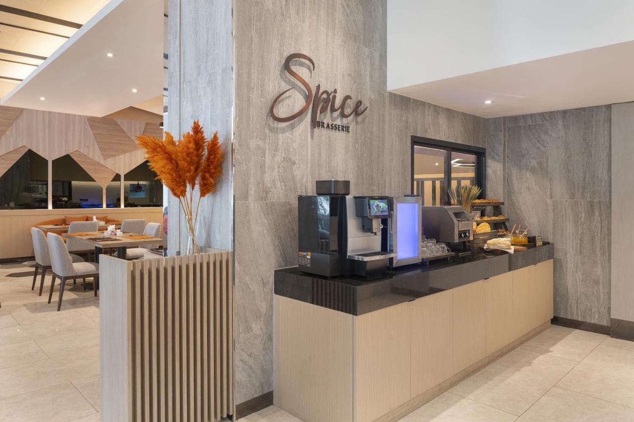 Parkroyal Suites Банкок Екстериор снимка
