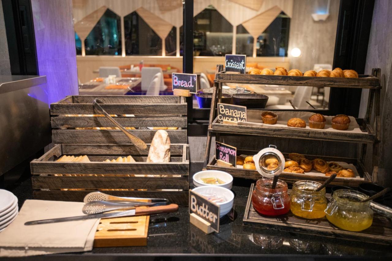 Parkroyal Suites Банкок Екстериор снимка