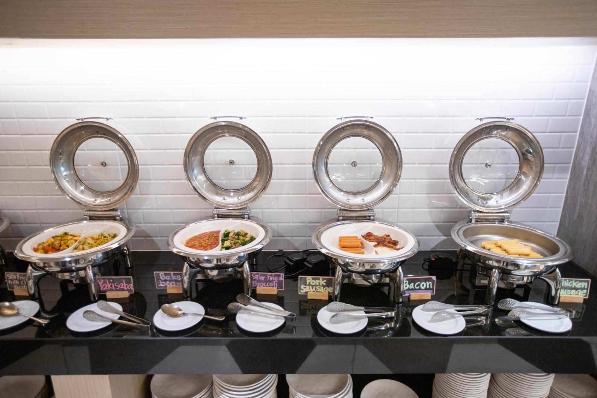 Parkroyal Suites Банкок Екстериор снимка