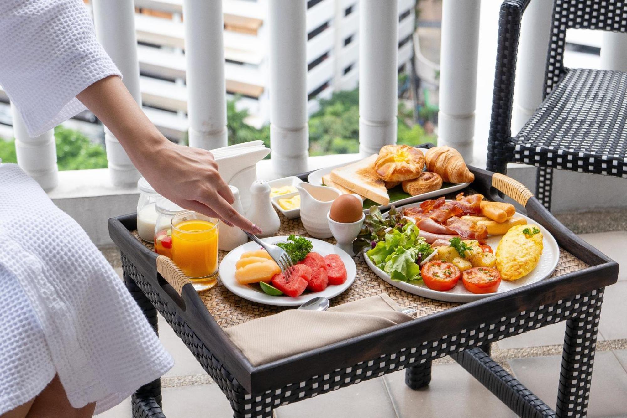 Parkroyal Suites Банкок Екстериор снимка