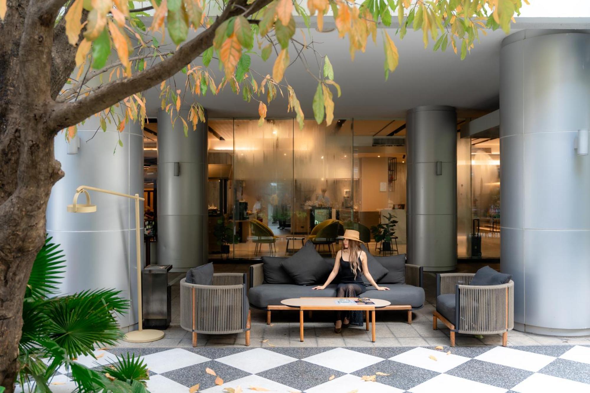 Parkroyal Suites Банкок Екстериор снимка